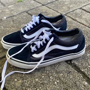 Women’s 7.5 men’s 6 old skool black Vans